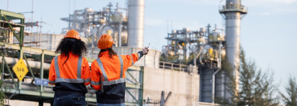 natural gas refinery